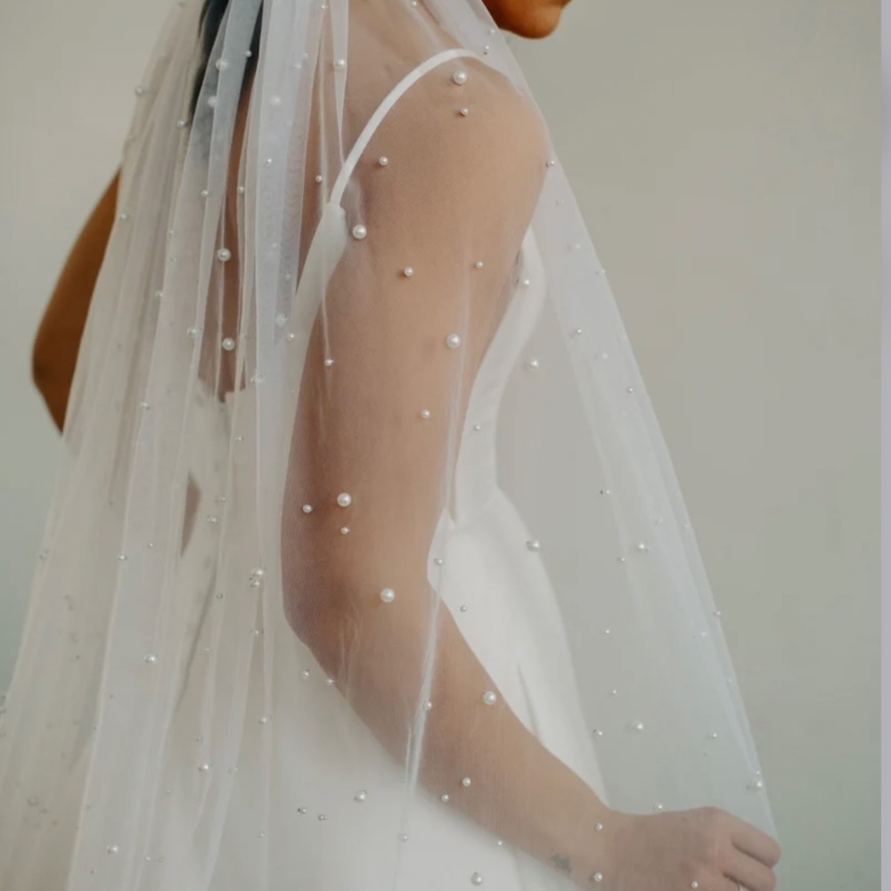 Pearl Veil - Fingertip Length - Light Ivory